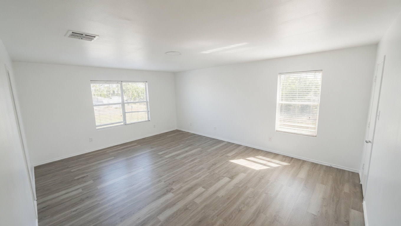 Building Photo - Room in House on Shallow Creek Dr