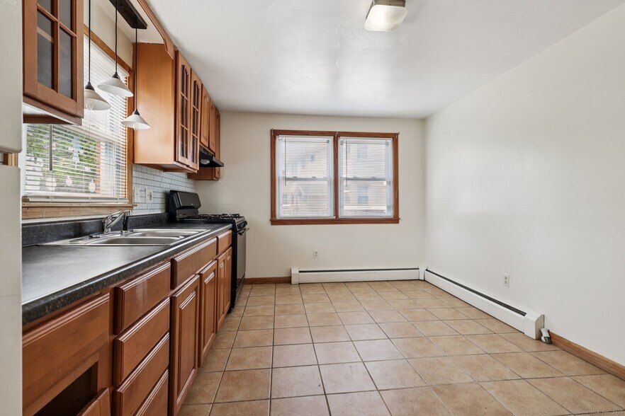 Kitchen - 37 Cumberland Dr