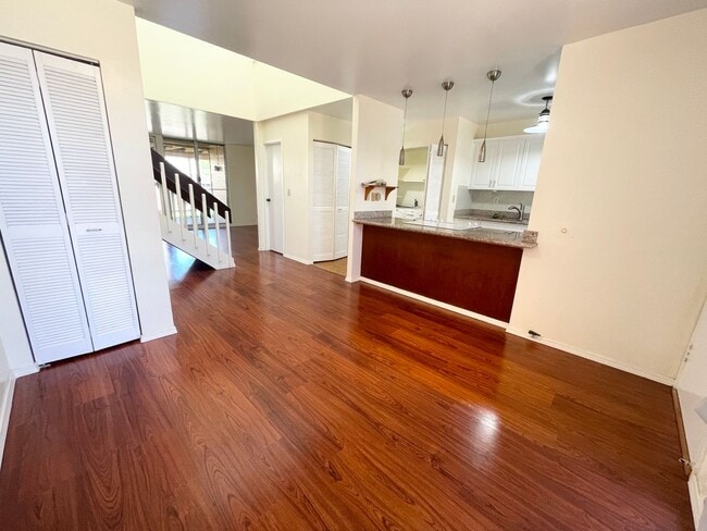 Building Photo - Well Maintained 3 Bed, 2.5 Bath Townhome i...
