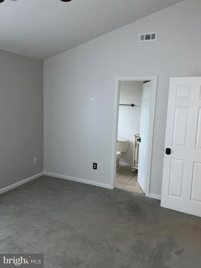 Building Photo - 500 Falkirk Ct