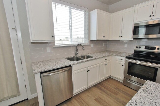 Building Photo - 496 N Tessa Ln