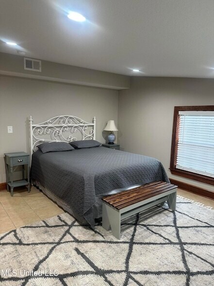 Building Photo - 10325 Clearwater Rd