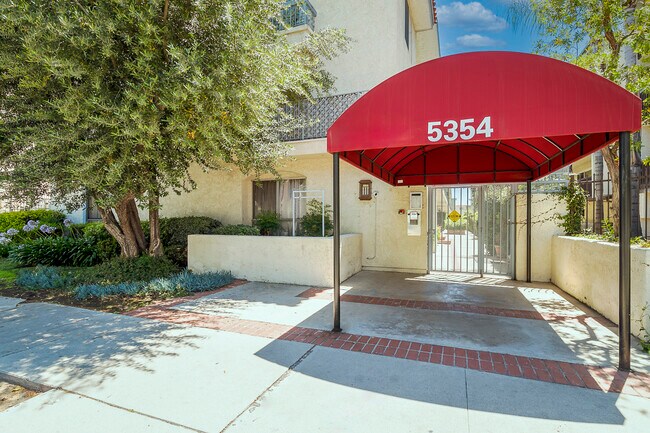 Building Photo - 5354 Lindley Ave