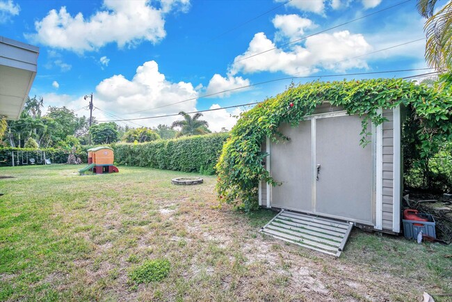 Building Photo - Charming home in a quiet location