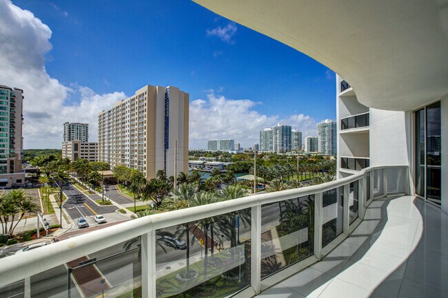 Building Photo - 15901 Collins Ave