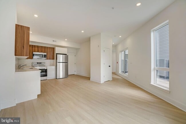 Building Photo - 4200 Lancaster Ave