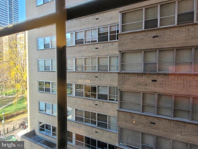 Building Photo - 219 S 18th St