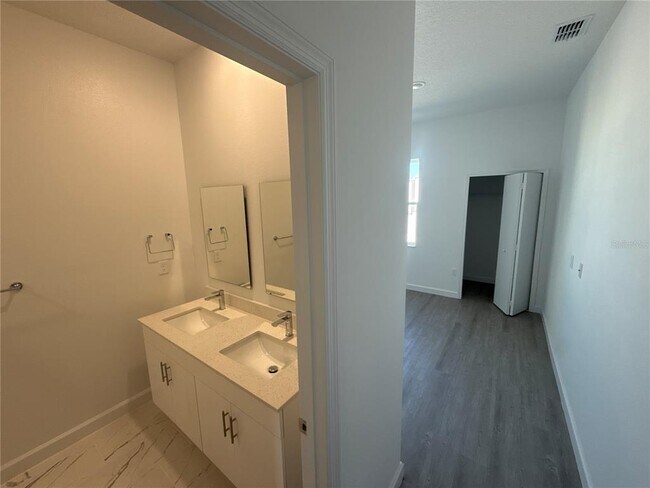 Building Photo - 399 Famagusta Dr