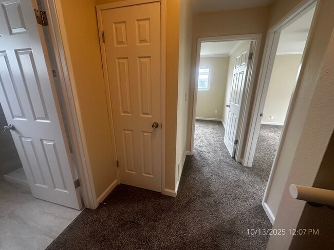 Building Photo - 2 Bedroom Condo