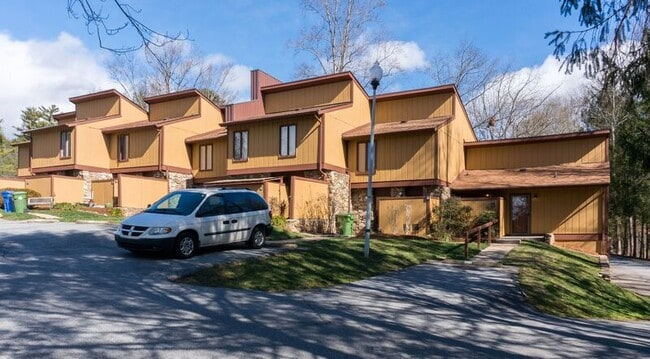 Building Photo - 137 Colony Dr