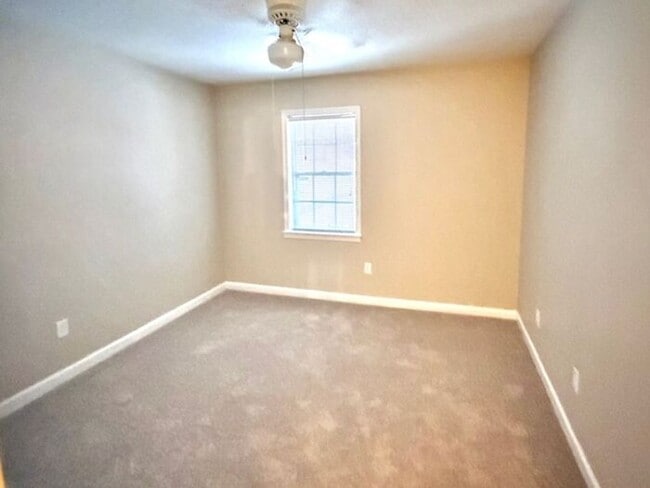 Building Photo - Now Leasing a 3-bedroom 2.5 bath Condo/Townhome