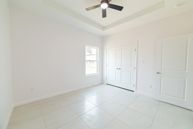 Building Photo - 154 Lagos Ave