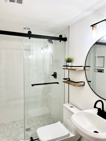 Building Photo - 614 G St SW