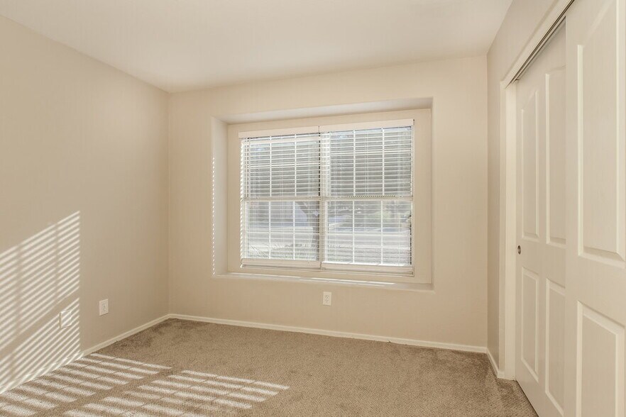 Building Photo - 12218 W Cambridge Ave