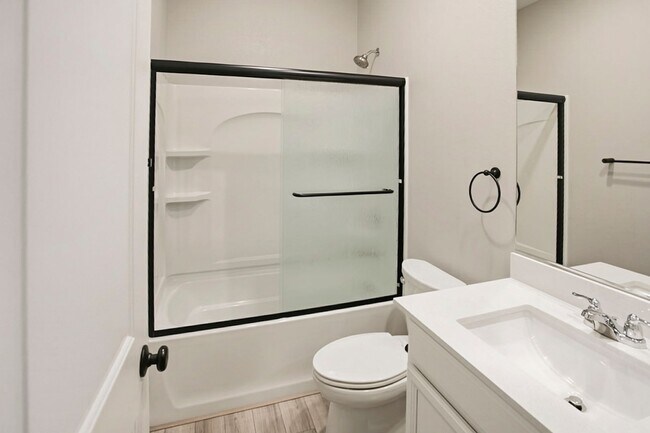 Building Photo - Inspirada Beauty With Bed and Bath On 1st Floor