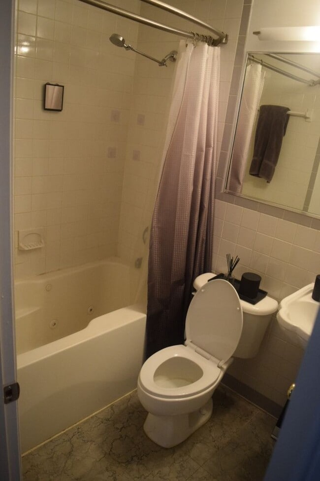 Building Photo - Spacious 2br/2ba + garage parking (U Stree...