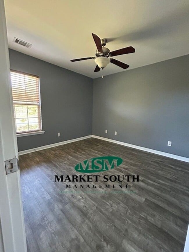 Building Photo - Waverly Subdivision