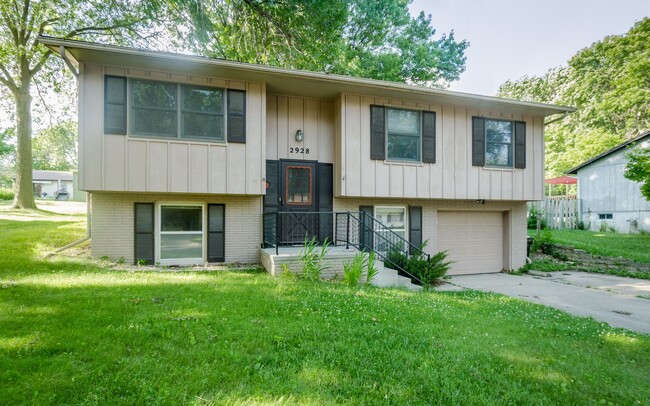 Primary Photo - 2928 Radcliffe Ave