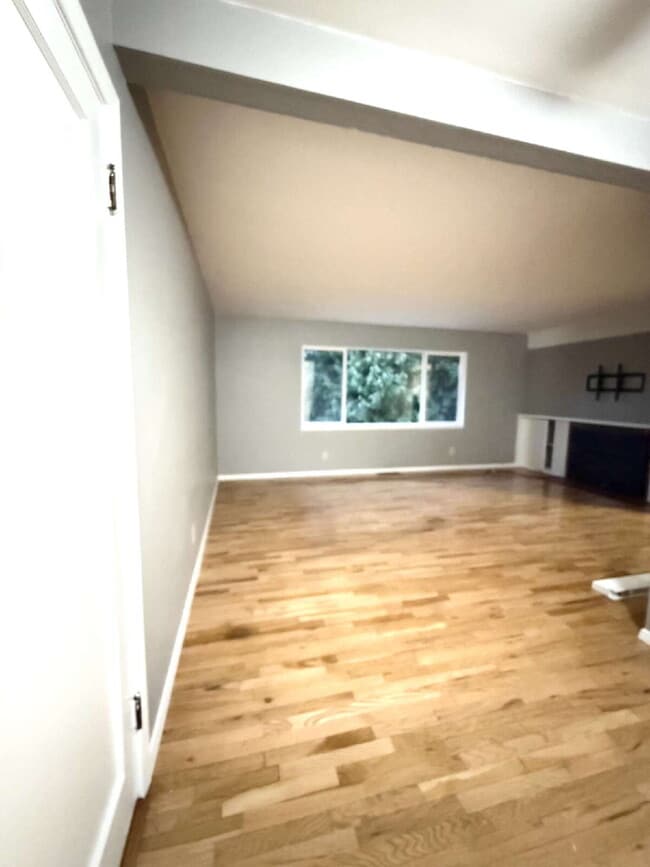 Building Photo - South Burlingame Classic Cottage, Gardners Welcome