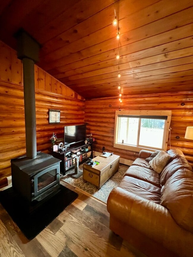 Building Photo - Charming 2-Bedroom Home in Moose Creek – D...