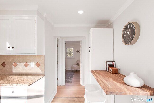 Building Photo - 36 Middlebury St