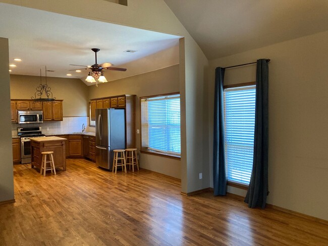 Building Photo - Gorgeous & Spacious 3 Bedroom Owasso Home-...