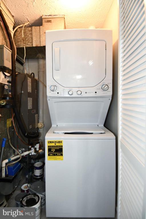 Building Photo - 1586 Pin Oak Dr