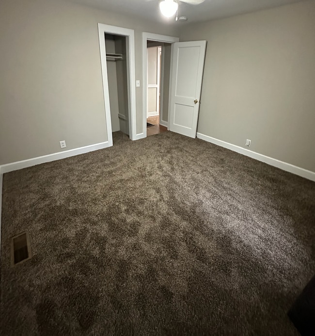 Building Photo - 2 Bedroom/1 Bathroom Cottage - Florence,  AL