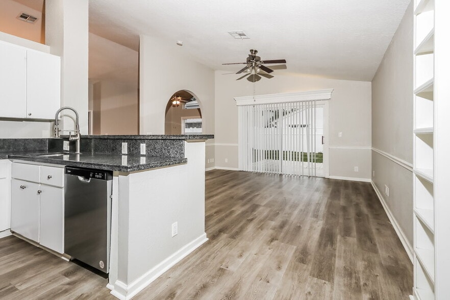 Building Photo - 4075 Sabal Lakes Rd