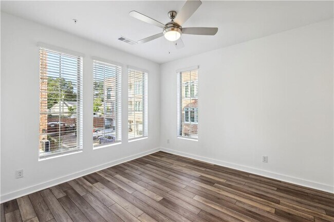 Building Photo - 432 Burton Dr