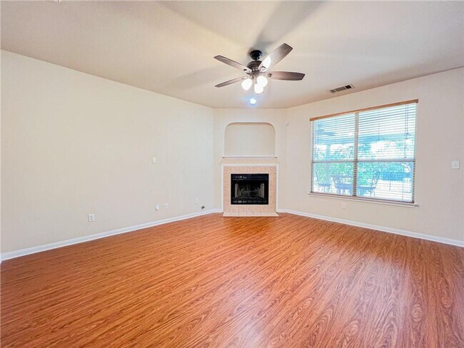 Building Photo - 1009 Hidden View Pl