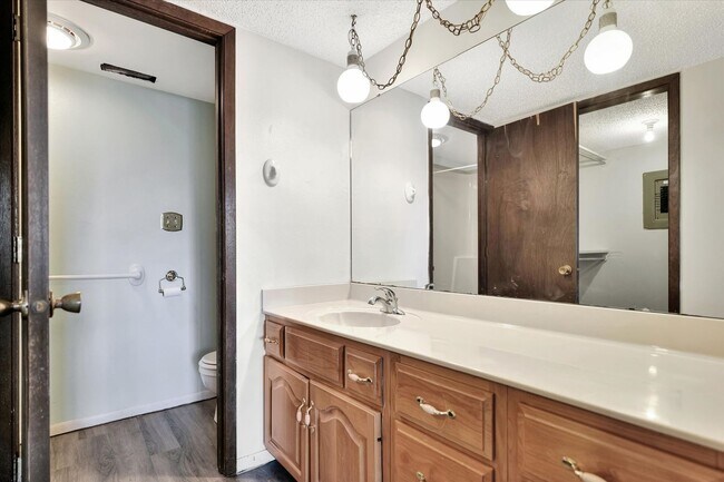 Building Photo - 2 bedroom, 2 bath condo - Available April 2026