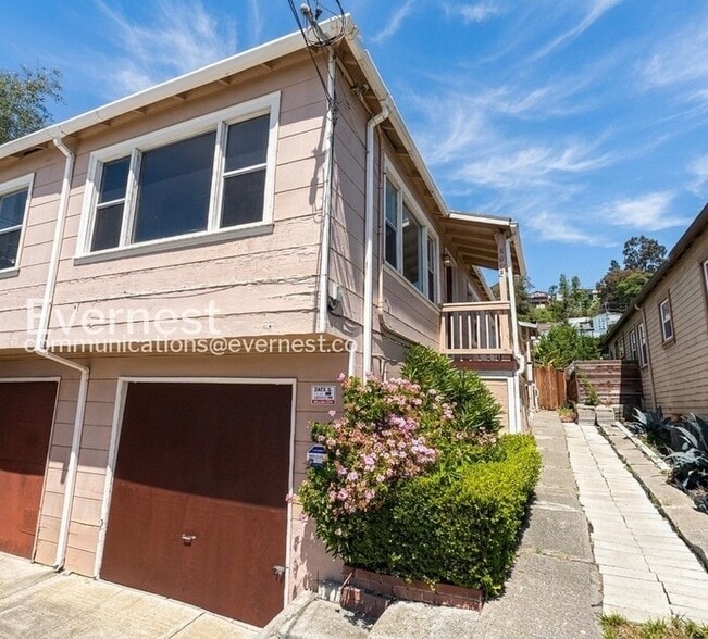 Building Photo - 6618 Laird Ave