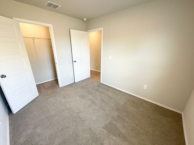 Building Photo - 5731 Falcon Pt