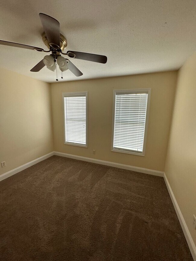 Building Photo - 789 Spence Dr