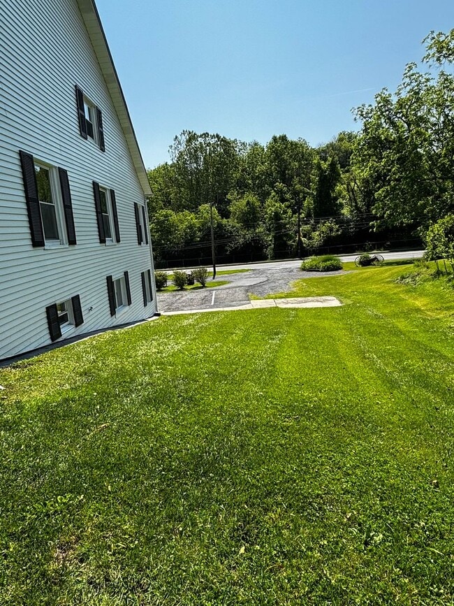 Building Photo - Newly remodeled 3+ bedroom