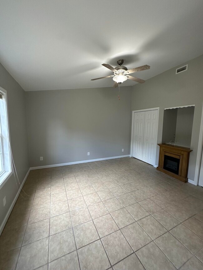 Building Photo - 1001 Windgate Dr
