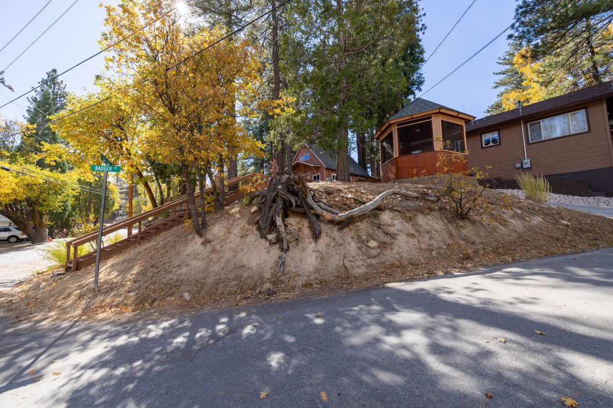 Building Photo - 2242 Deep Creek Dr