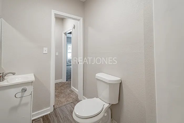 Building Photo - 1000 3rd Ave