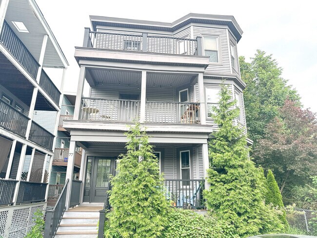 Primary Photo - 77 Torrey St