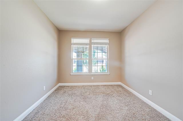 Building Photo - 410 Club House Dr