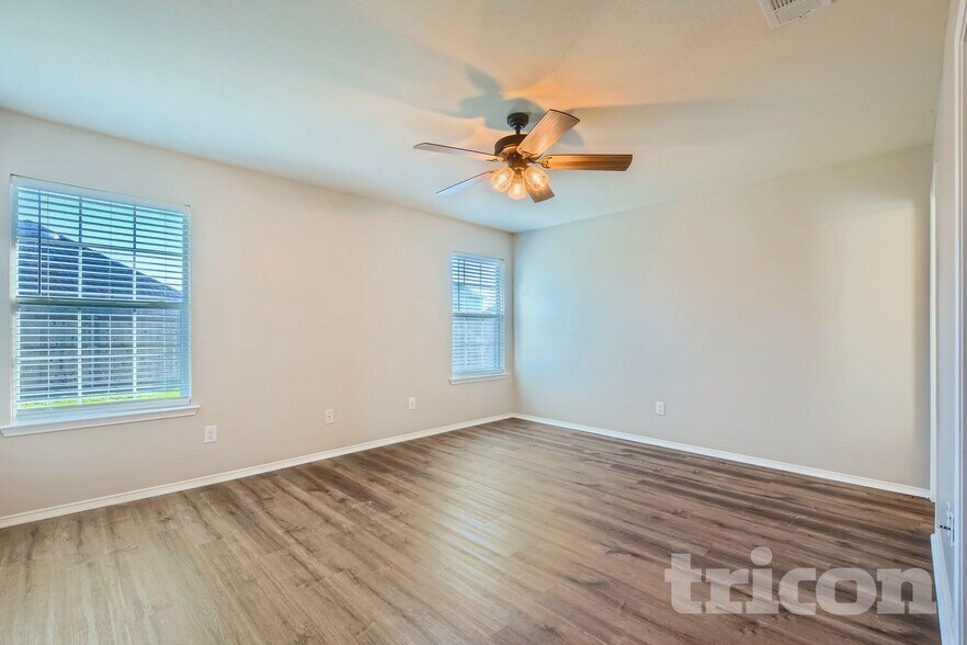 Building Photo - 208 Silver Spur Dr