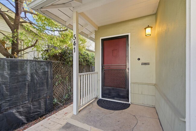 Building Photo - 541 Jackson Ave