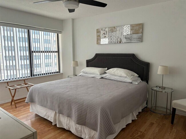 Building Photo - 3800 Galt Ocean Dr