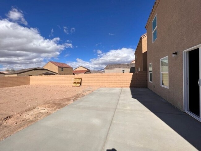Building Photo - 3br 2Ba 2-Story Home with fenced yard and garage Near Golf Course, Rotary Park