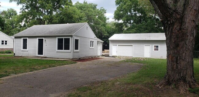 Building Photo - Single Family Home