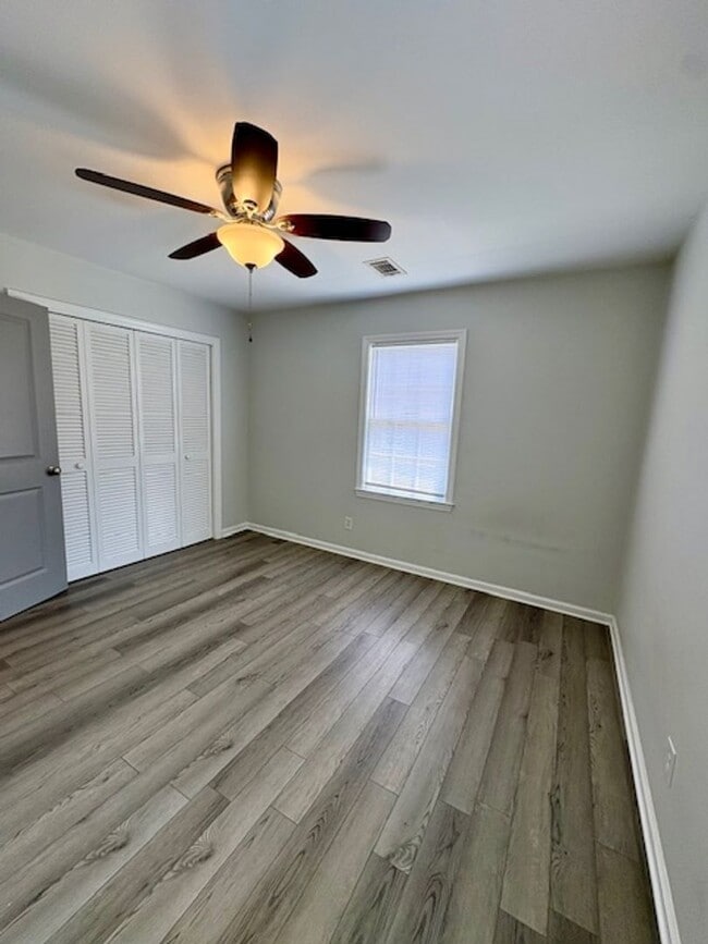 Building Photo - Charming Three Bedroom Duplex on Harborvie...
