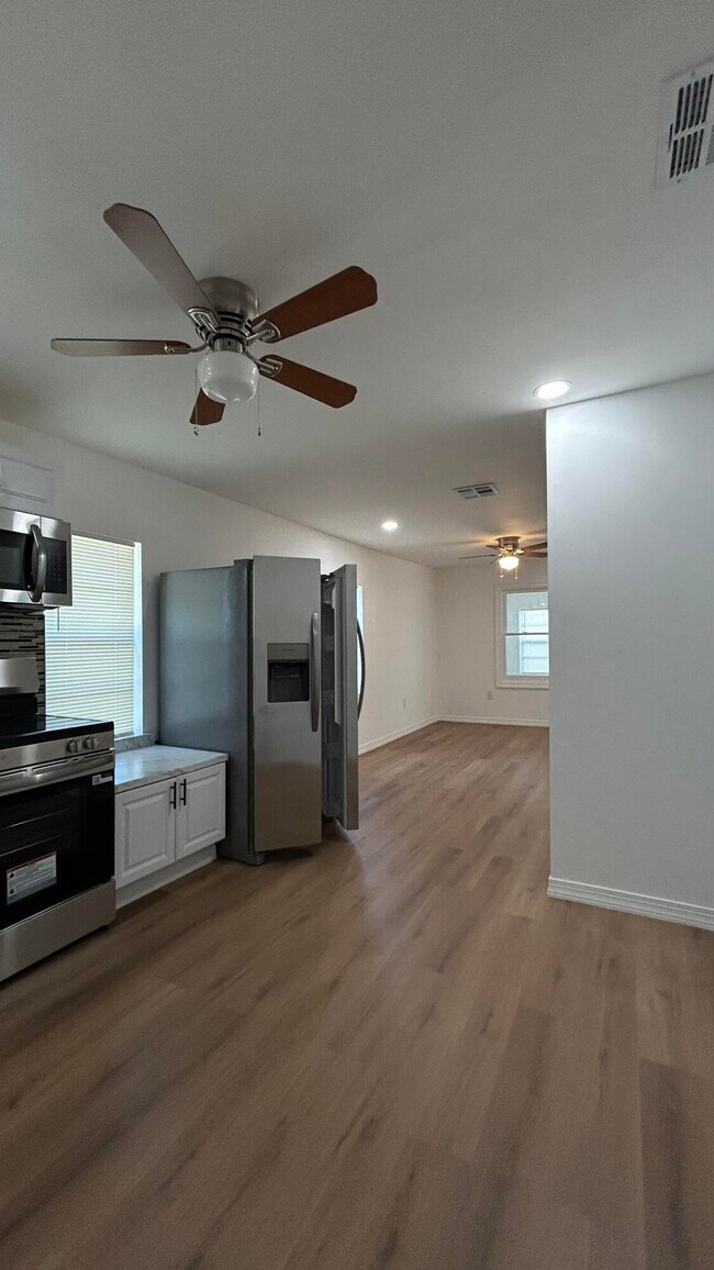 Building Photo - 1601 N 17th St