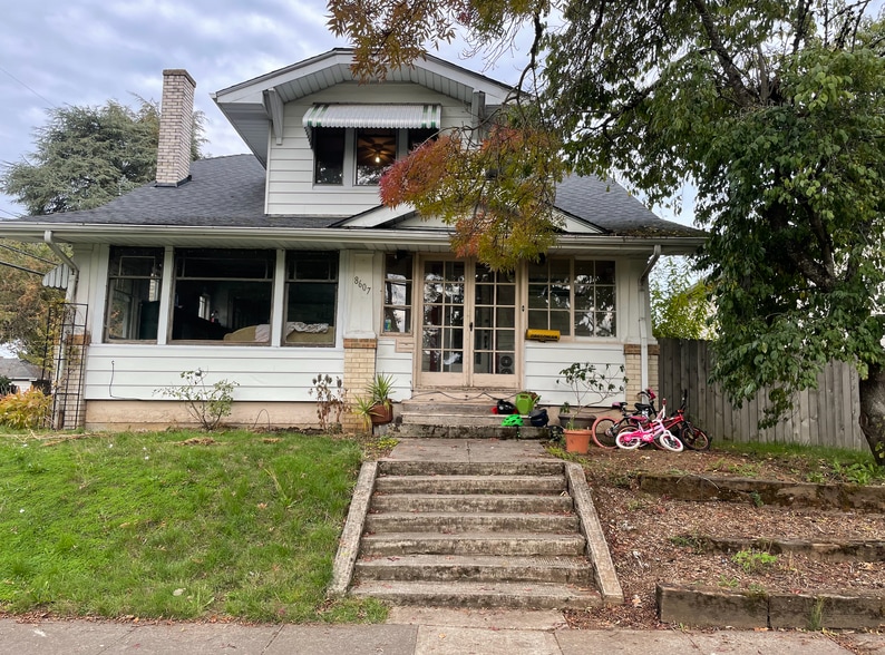 Primary Photo - 8607 SE Morrison St