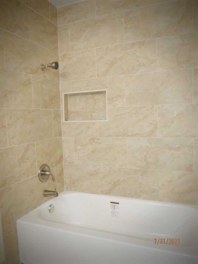 Building Photo - Cute 4 bedroom in East Golden Hills with L...